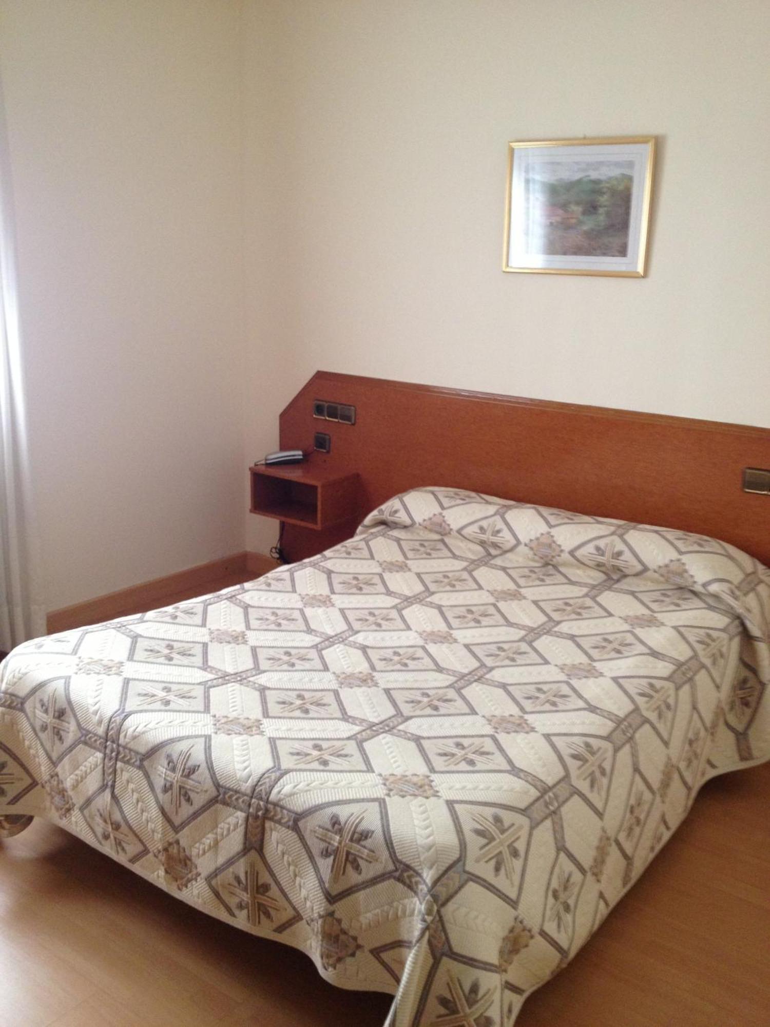 Hostal Cataluna Zaragoza Ngoại thất bức ảnh