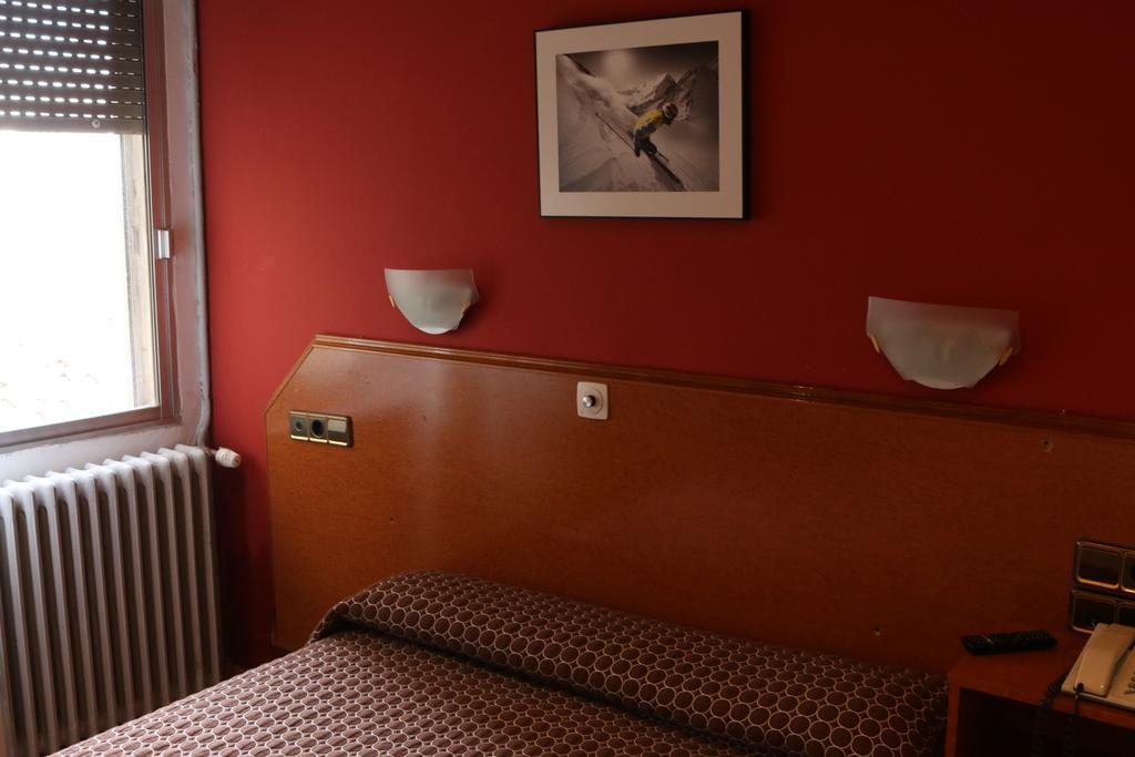 Hostal Cataluna Zaragoza Ngoại thất bức ảnh