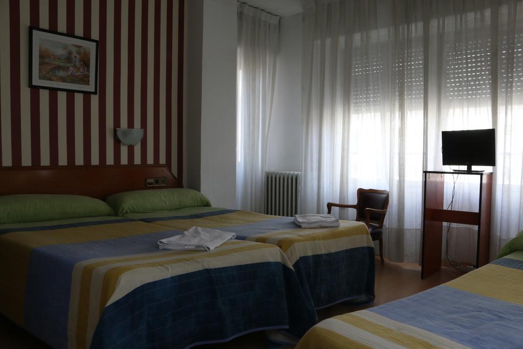 Hostal Cataluna Zaragoza Ngoại thất bức ảnh