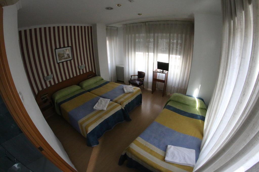 Hostal Cataluna Zaragoza Ngoại thất bức ảnh
