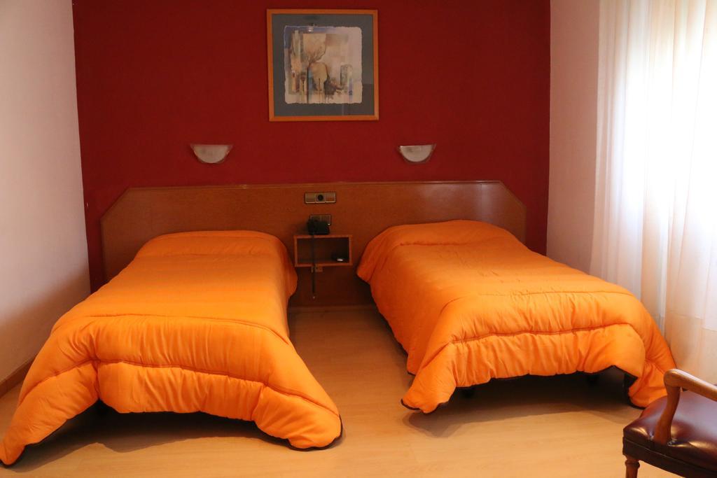 Hostal Cataluna Zaragoza Ngoại thất bức ảnh