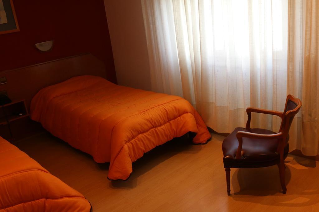 Hostal Cataluna Zaragoza Ngoại thất bức ảnh