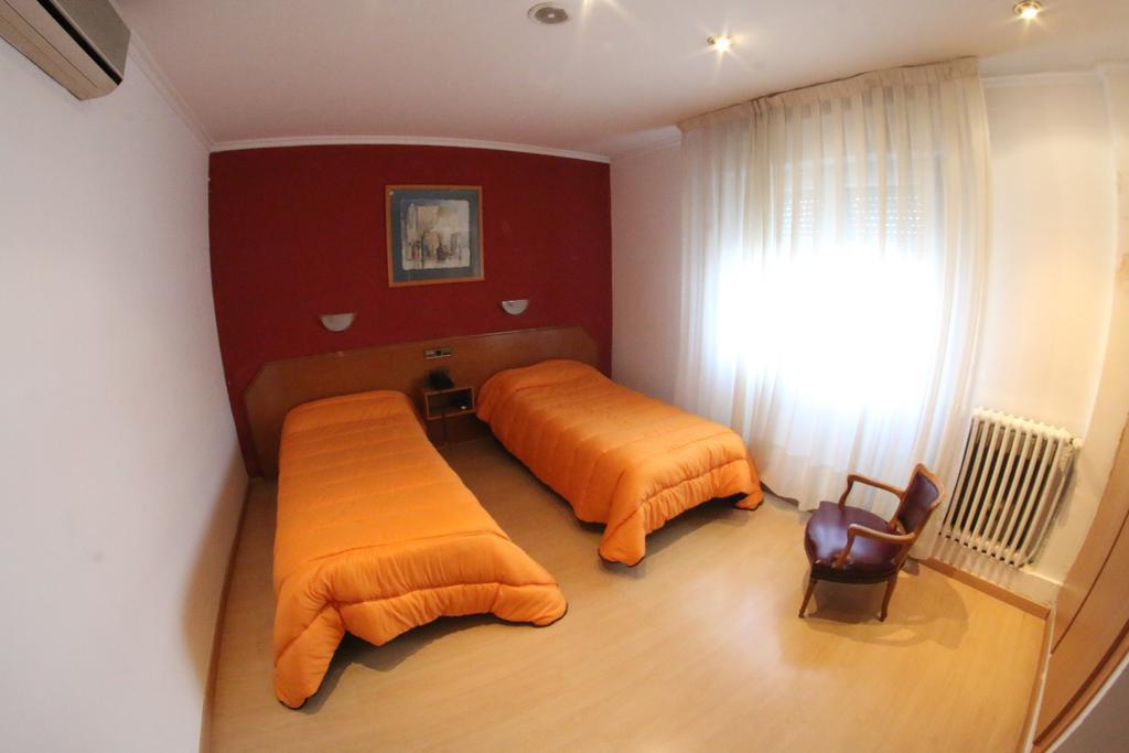 Hostal Cataluna Zaragoza Ngoại thất bức ảnh