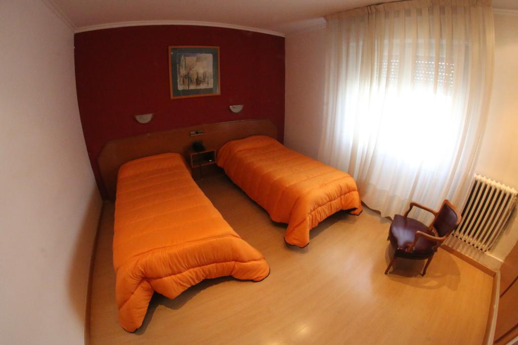 Hostal Cataluna Zaragoza Ngoại thất bức ảnh