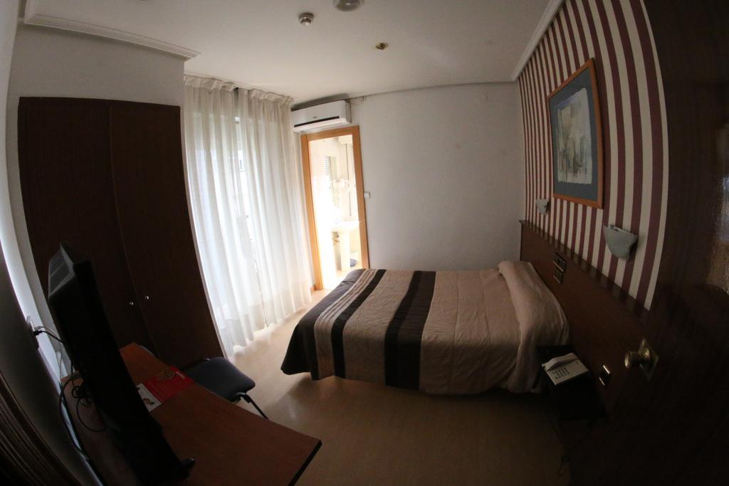 Hostal Cataluna Zaragoza Ngoại thất bức ảnh