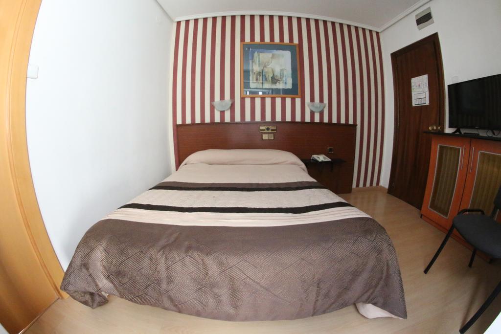 Hostal Cataluna Zaragoza Ngoại thất bức ảnh