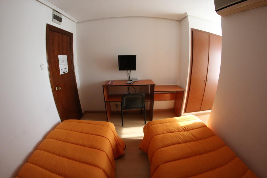 Hostal Cataluna Zaragoza Ngoại thất bức ảnh