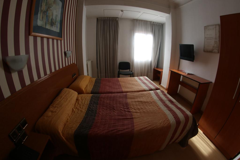 Hostal Cataluna Zaragoza Ngoại thất bức ảnh