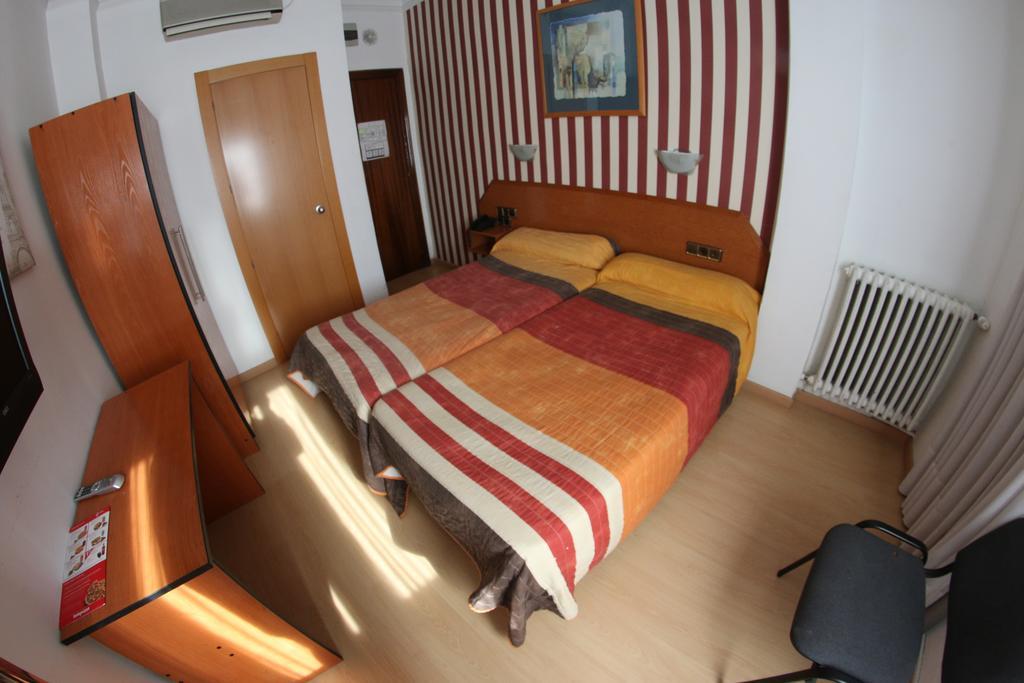 Hostal Cataluna Zaragoza Ngoại thất bức ảnh