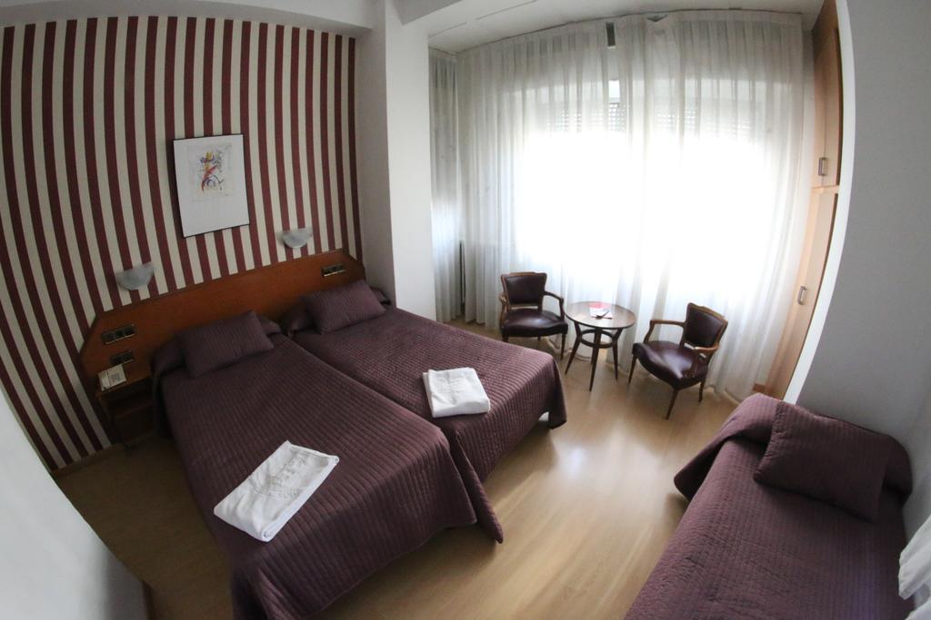 Hostal Cataluna Zaragoza Ngoại thất bức ảnh