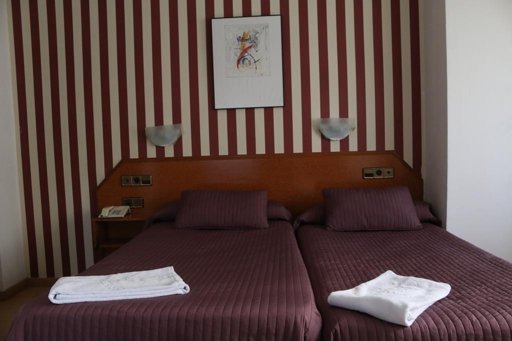 Hostal Cataluna Zaragoza Ngoại thất bức ảnh