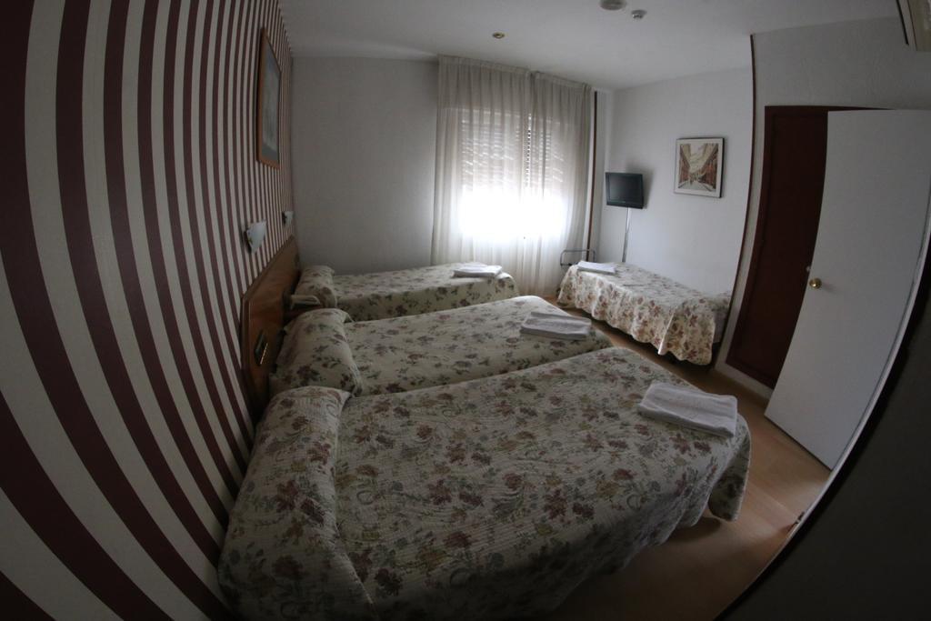 Hostal Cataluna Zaragoza Ngoại thất bức ảnh