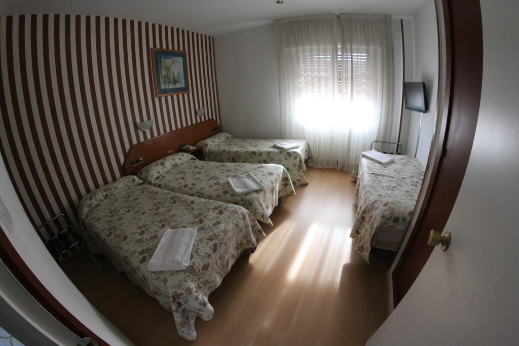 Hostal Cataluna Zaragoza Ngoại thất bức ảnh